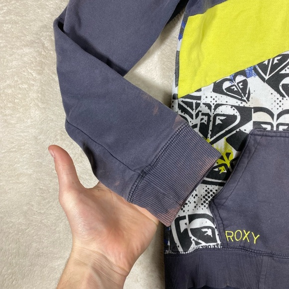 Y2k Roxy Zip-Up Hoodie - Picture 5 of 8